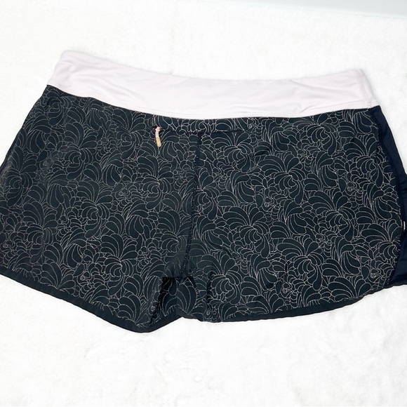Lululemon Run Speed Shorts Floral Kill The Lights Zip Pocket Women's Size Large - Picture 3 of 5